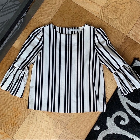 HOST PICK Alice & Olivia Bernice Top - Picture 4 of 5